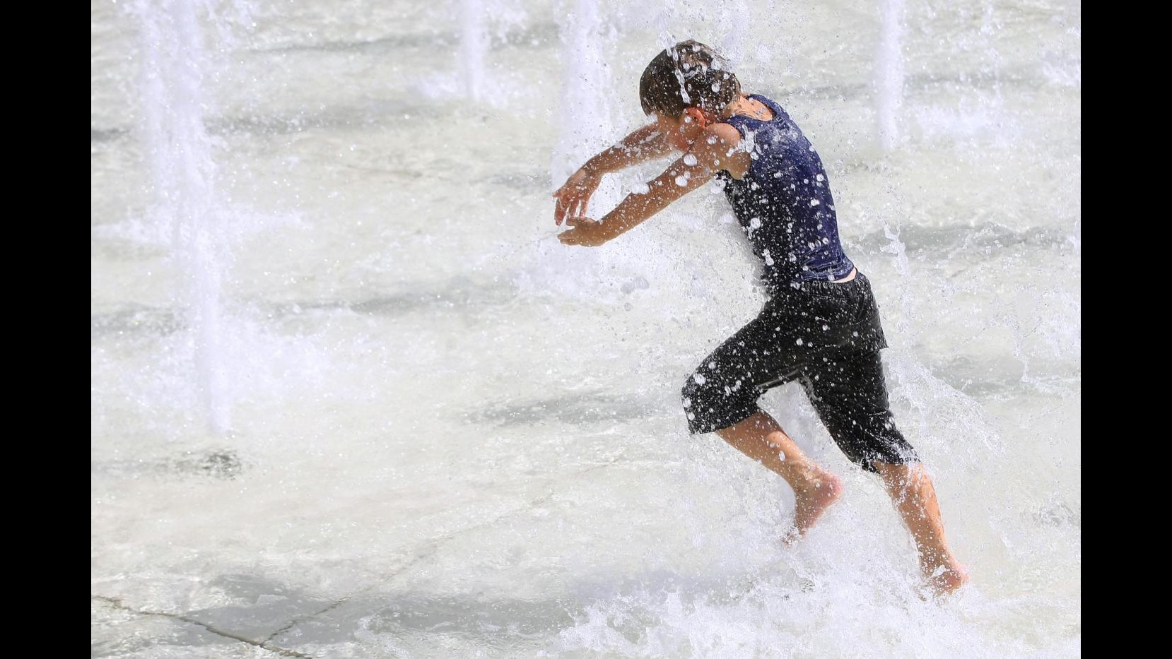 Roma, bagno notturno nella fontana delle Tartarughe: multati 2 ragazzi