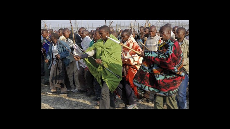Sudafrica, nuove proteste in miniera platino dopo uccisione 10 persone