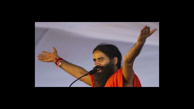 India, arrestato il guru anti-corruzione in marcia verso Parlamento
