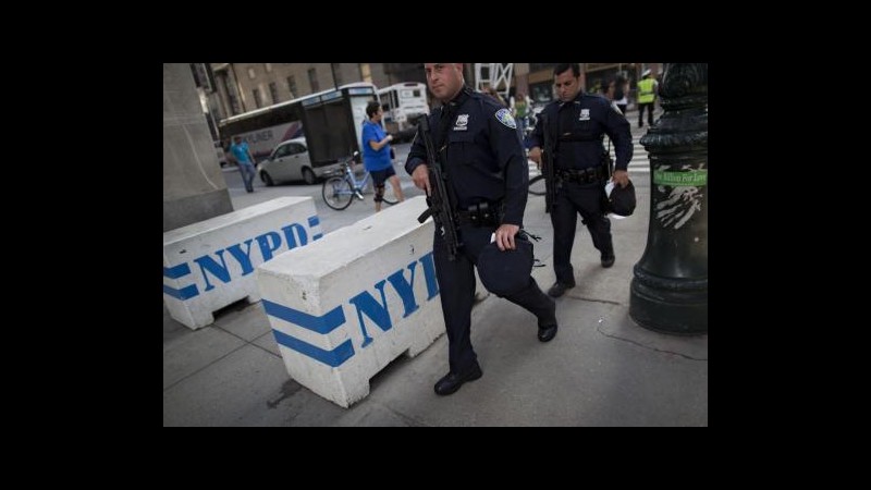 Fuma erba a Times Square: fugge con coltello, polizia lo uccide