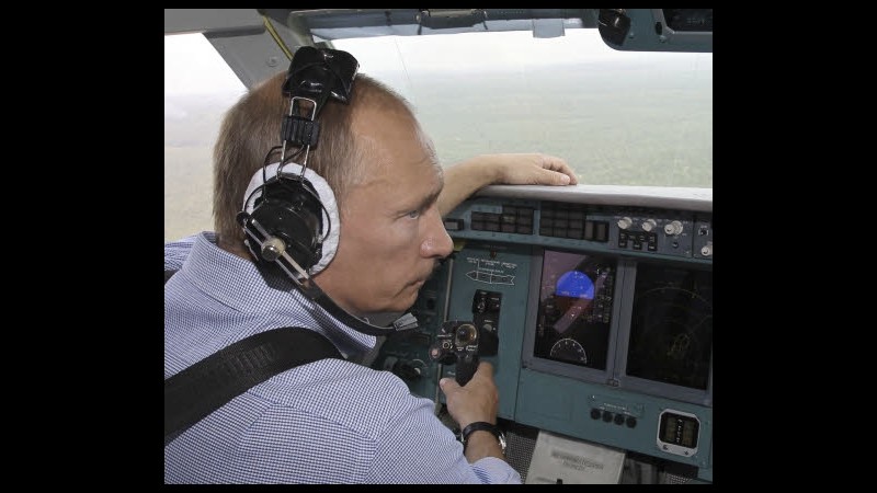 Russia, Putin: 600 caccia e 1000 elicotteri alla Difesa entro il 2020