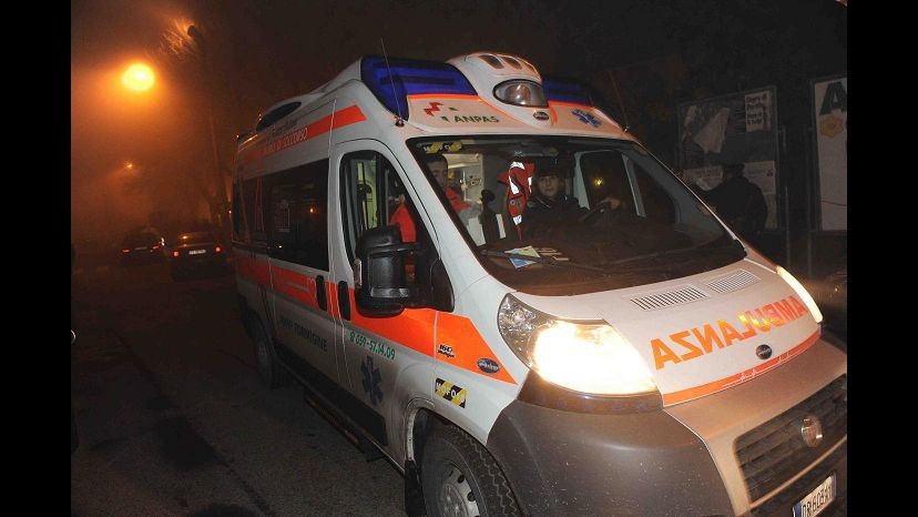 Roma, uomo nella notte si dà fuoco davanti Montecitorio: gravissimo