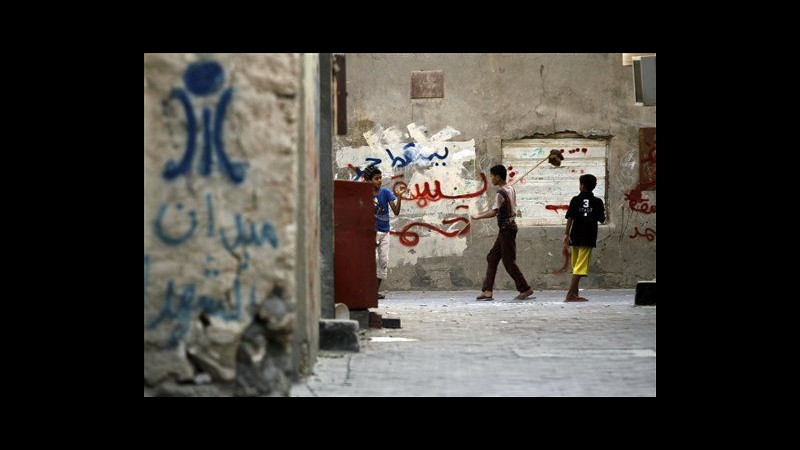 Bahrain, ridotte sentenze a 11 condannati per aggressione a soldato