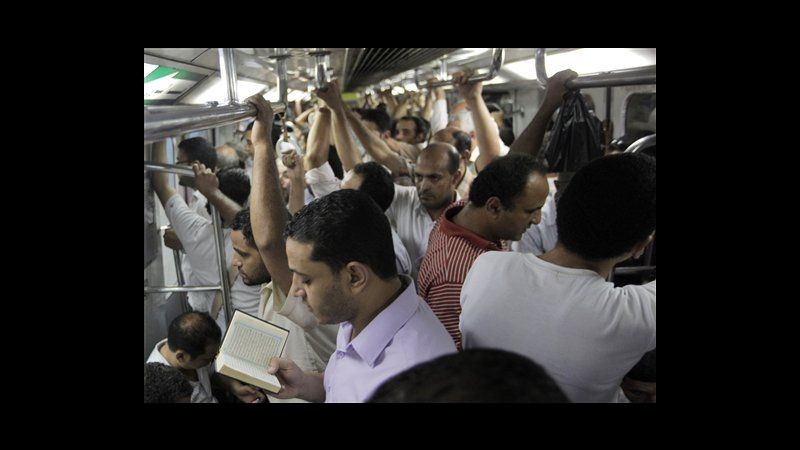 Egitto, blackout in molti quartieri del Cairo: bloccata metropolitana