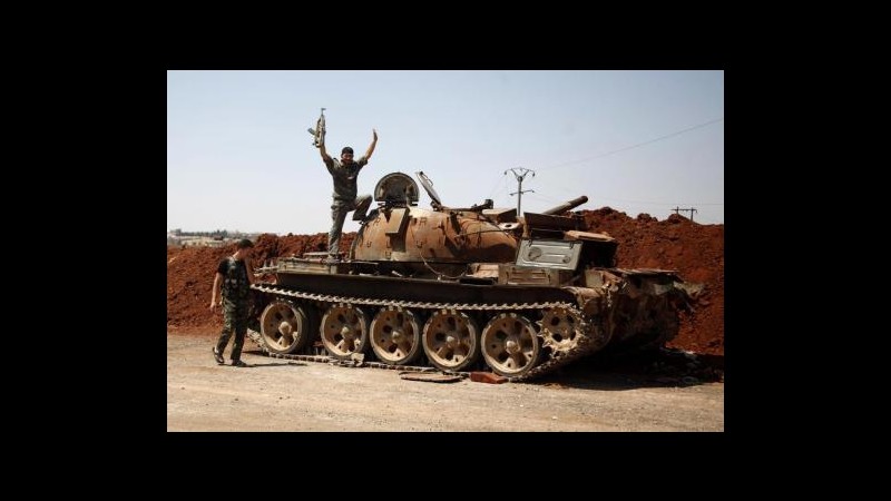 Siria, esercito lancia pesante offensiva contro ribelli ad Aleppo