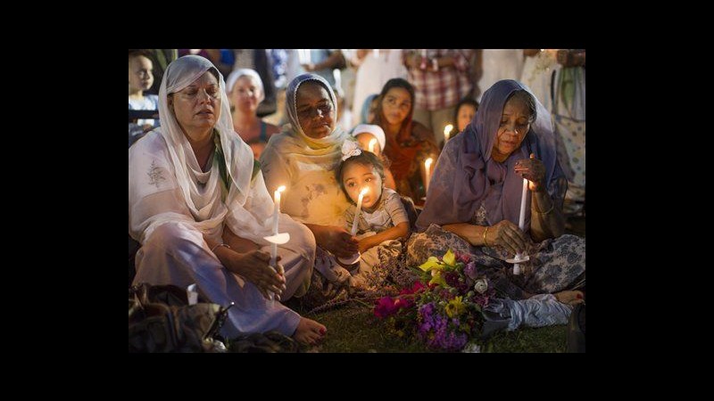 Usa, in centinaia a veglia per vittime attacco tempio sikh