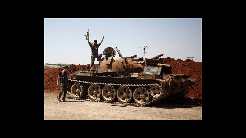 Siria, pesanti scontri nel centro di Aleppo, governo bombarda città