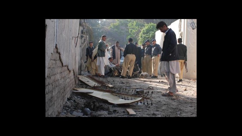 Pakistan, autobomba a Quetta: 4 morti e 10 feriti