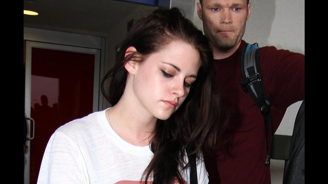 Kristen Stewart depressa dopo aver tradito Pattinson non si lava più