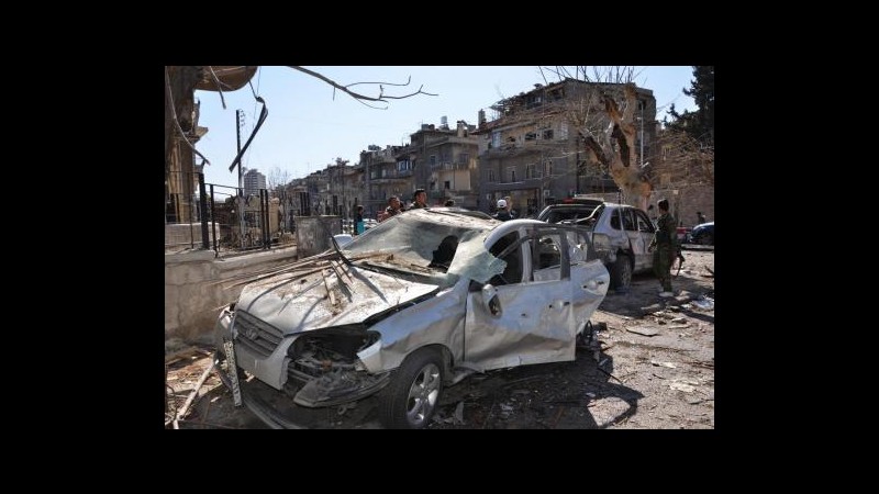Siria, nuovi combattimenti a Damasco, elicotteri volano su città