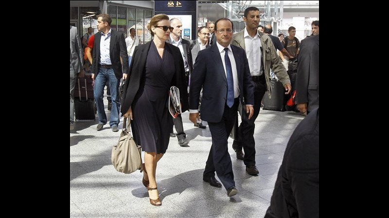 Francia, Hollande prende treno per andare in vacanza in Costa Azzurra