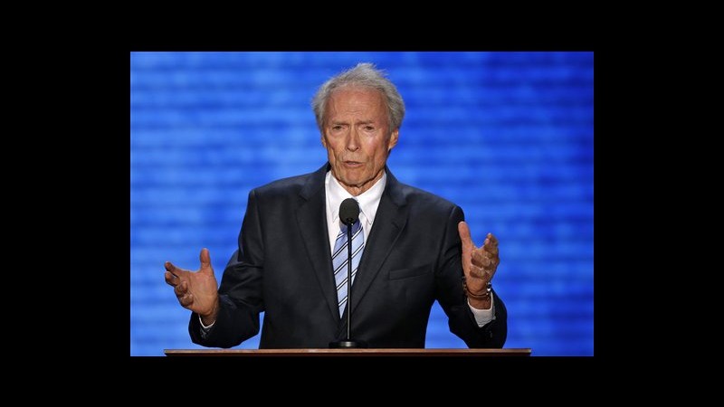 Clint Eastwood show a Tampa: parla con sedia vuota di Obama