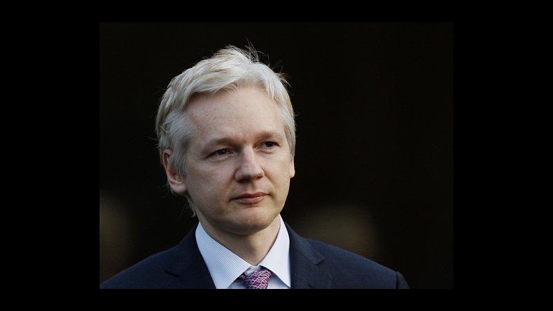 WikiLeaks, Hague: Disputa con Ecuador su Assange andrà avanti a lungo