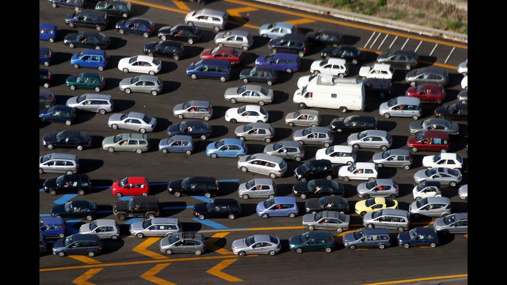 Domenica di Ferragosto da bollino rosso, traffico soprattutto al sud
