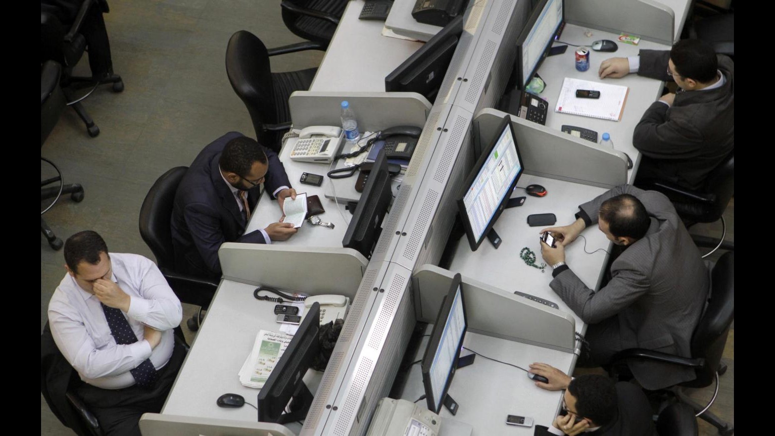 Borsa, apertura in calo per Piazza Affari: Mib a -0,82%. Spread a 448