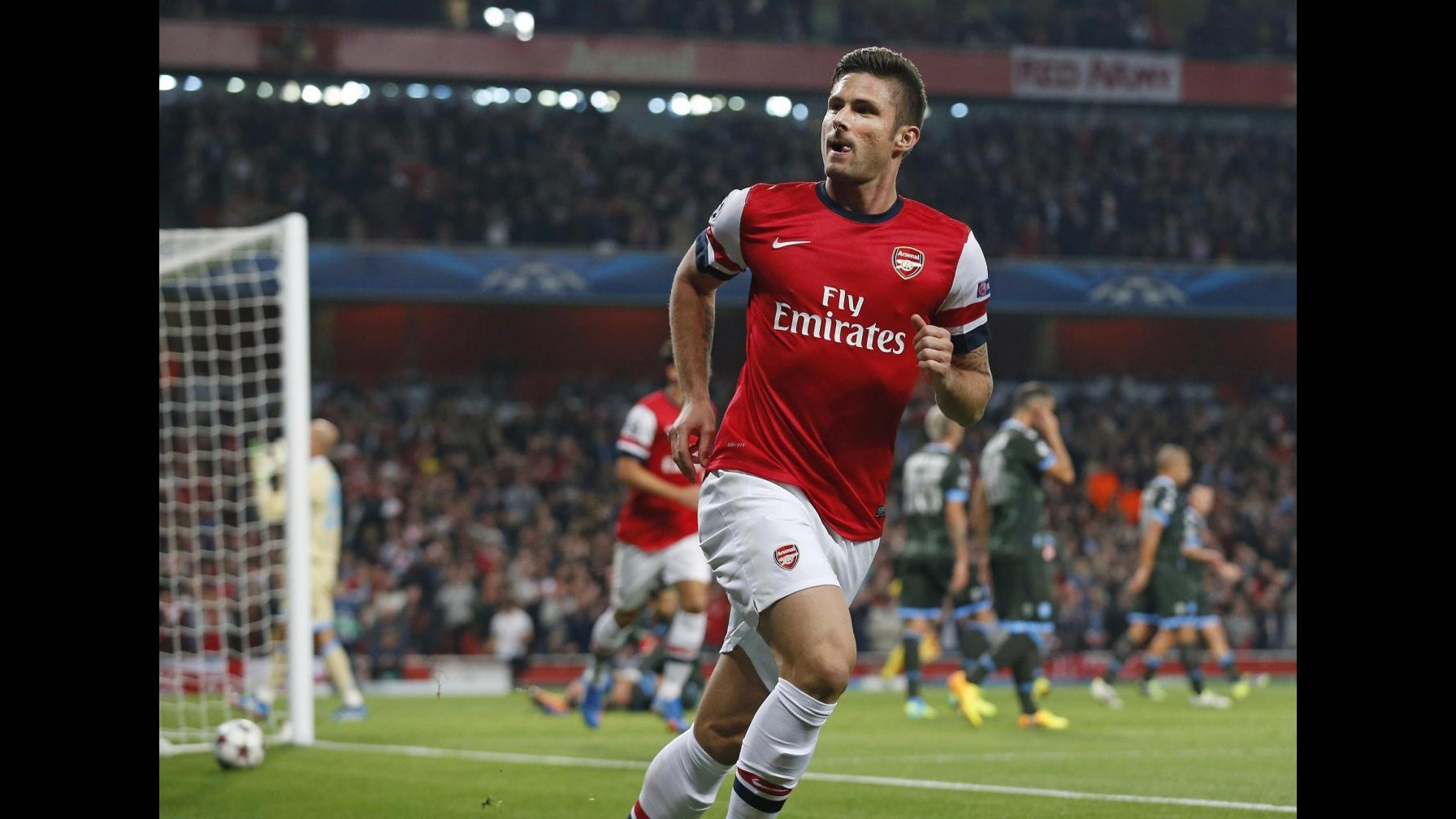 Champions League, la furia Arsenal si abbatte sul Napoli: Ozil e Giroud stendono gli azzurri