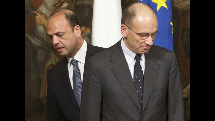 Governo, si va verso la crisi: ministri Pdlsi dimettono. Letta: Gesto folle