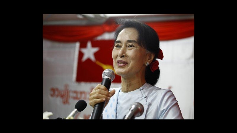 Birmania,Suu Kyi: Senza riforma Costituzione voto 2015 non sarà giusto