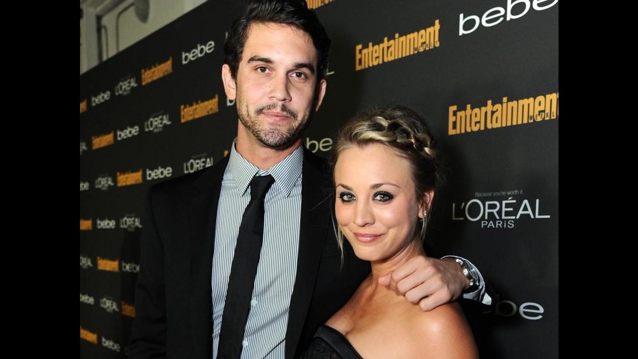 Kaley Cuoco si fidanza dopo soli 3 mesi con il tennista Ryan Sweeting Kaley Cuoco si fidanza dopo soli 3 mesi con il tennista Ryan Sweeting