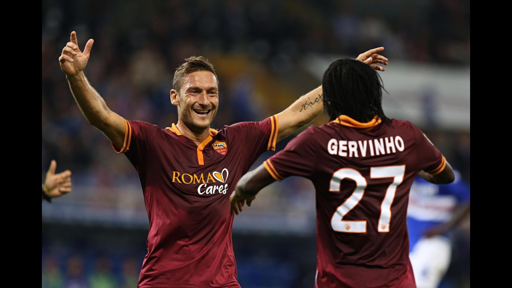 Roma, Totti compie 37 anni: Compleanno più bello da primi in classifica