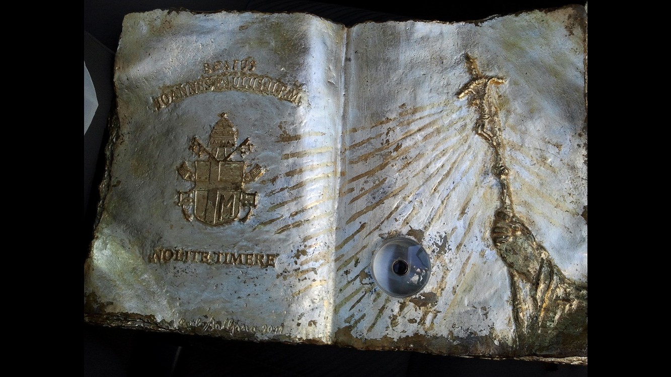 Roma, rubata e ritrovata reliquia con sangue di Giovanni Paolo II