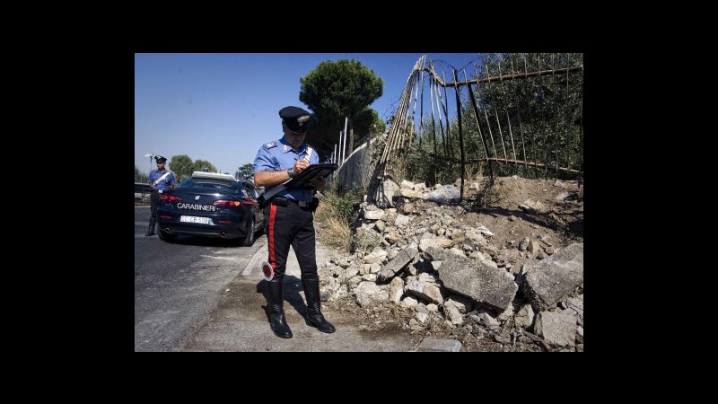 Roma, auto in un fosso a Tor San Lorenzo: muore 21enne, 3 feriti