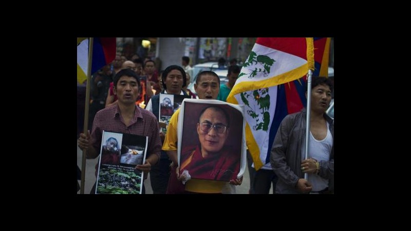 Cina, 2 tibetani si danno fuoco: dal 2009 sono 51 i manifestanti morti