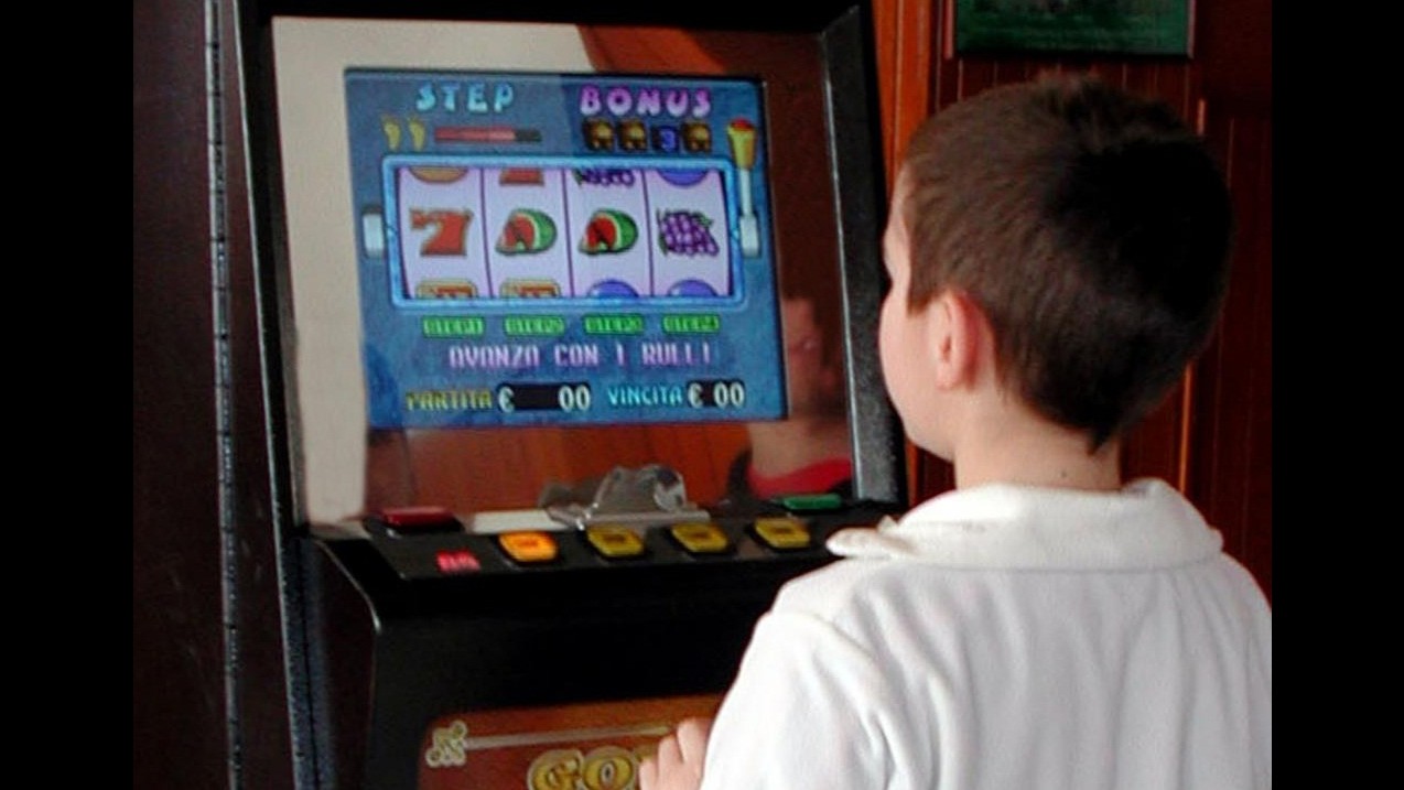 Sanità, bozza dl Balduzzi: Videopoker a mezzo km da scuole e chiese