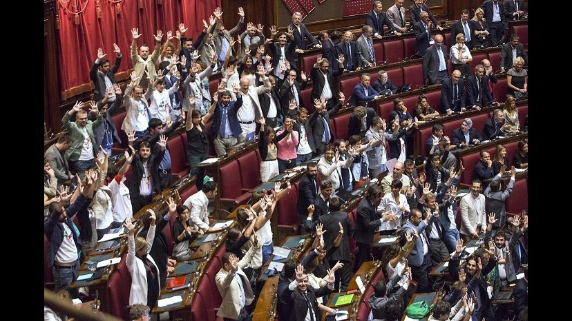 Costi politica, M5S: Soviet, lobby e mafia in proposta finanziamento partiti