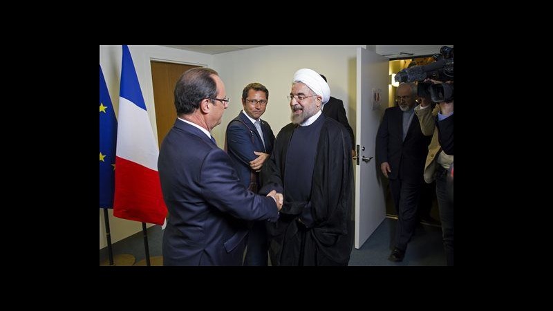 Iran, Hollande vede Rohani: Ok a dialogo, ma stop a programma nucleare