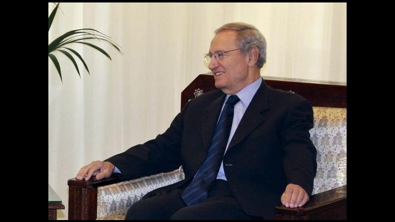 Vicepresidente Siria in pubblico, non ha disertato. Nuova strage a Daraya