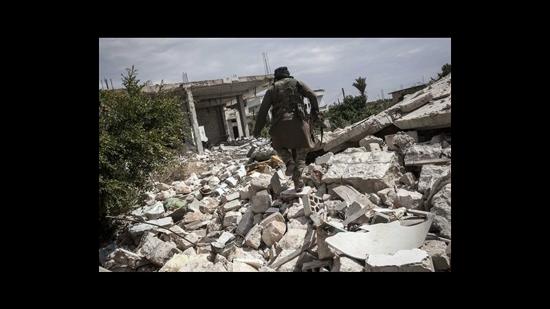 Siria, comandante gruppo legato ad al-Qaeda ucciso da membri dell’Esl