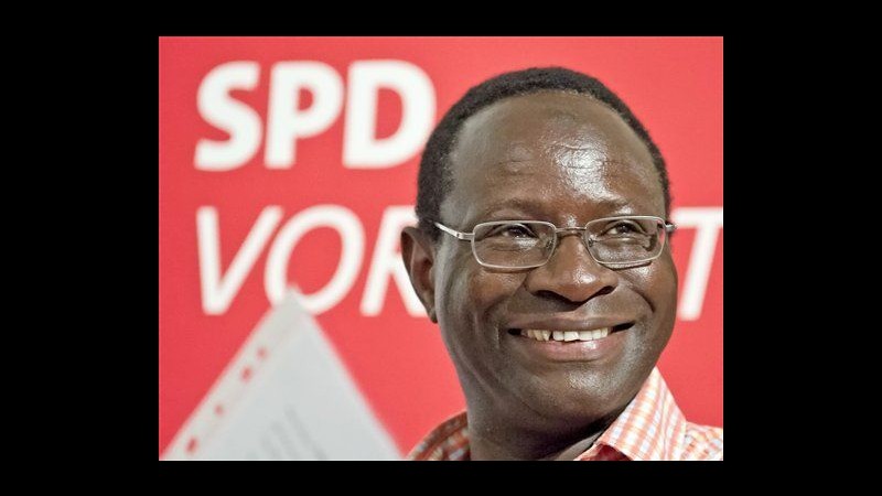 Germania, eletto a Bundestag il primo deputato nero: è nato in Senegal