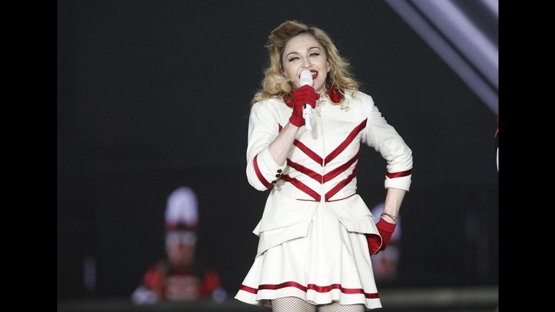 Madonna “perdona” Elton John per averla definita “spogliarellista da fiera”