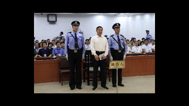 Cina, Bo Xilai condannato all’ergastolo per corruzione