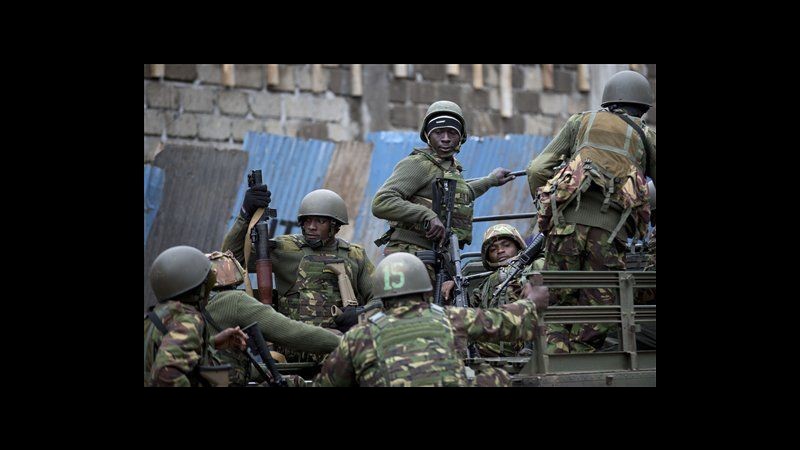 Kenya, spari in centro commerciale: 2 soldati feriti, paura per ostaggi