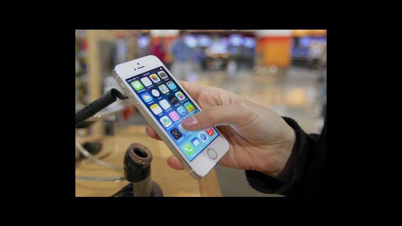 Senatore Usa scrive a Tim Cook: Spieghi sicurezza di iPhone 5S