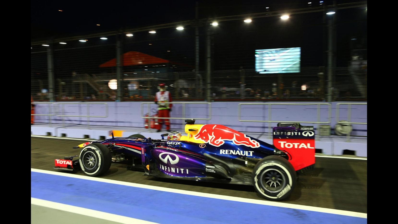 F1, Gp Singapore: Red Bull dominano seconde libere, 6° Alonso