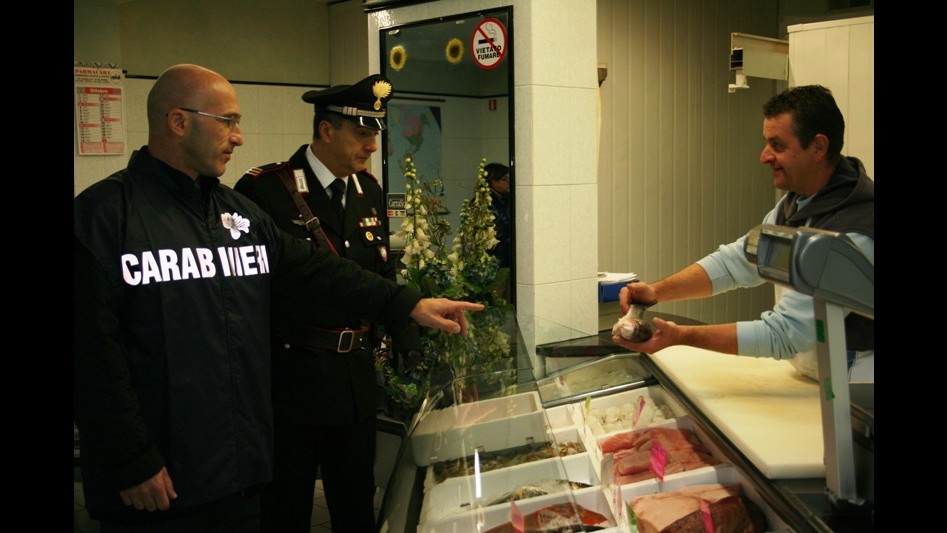 Controlli antifrode, sequestrate 8 tonnellate pomodori senza etichetta