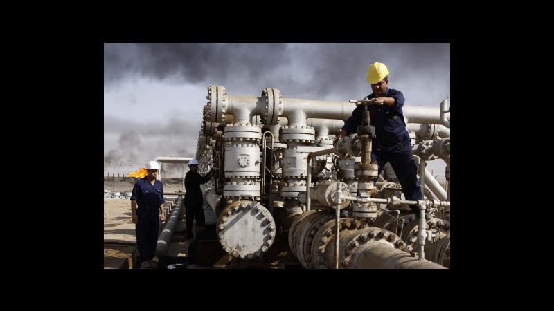 Petrolio si avvicina a 97 dollari in Asia su tensioni Occidente-Iran