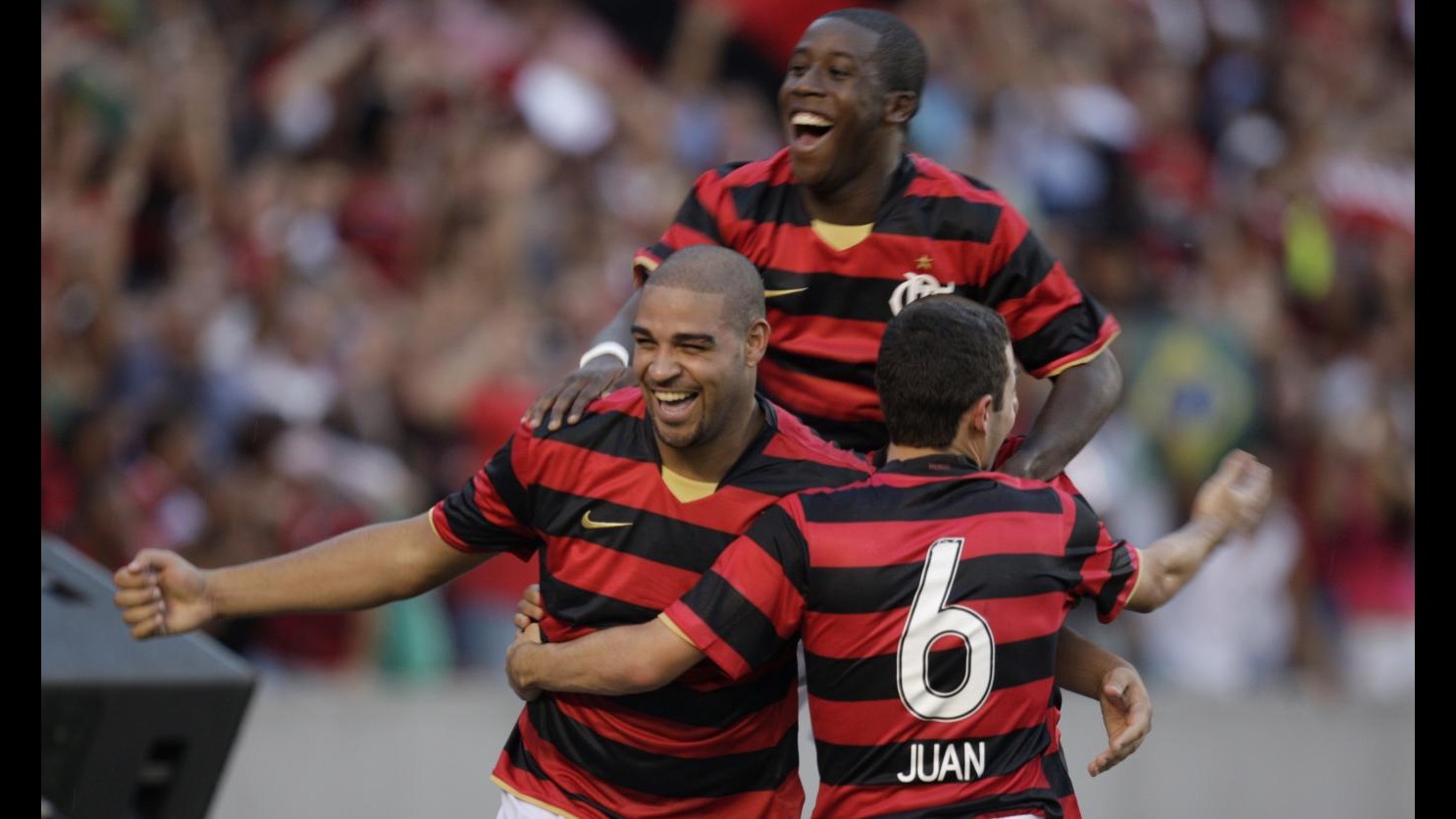 Adriano firma contratto a rendimento con Flamengo: Torno a casa mia