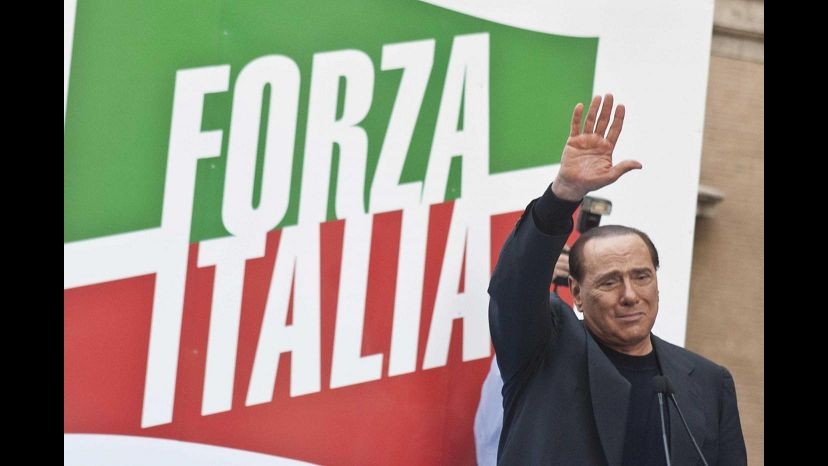 Berlusconi in video come lo Zio d’America: Scendi in campo anche tu con Forza Italia