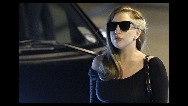 Lady Gaga si fa castana: Sono marrone Louis Vuitton