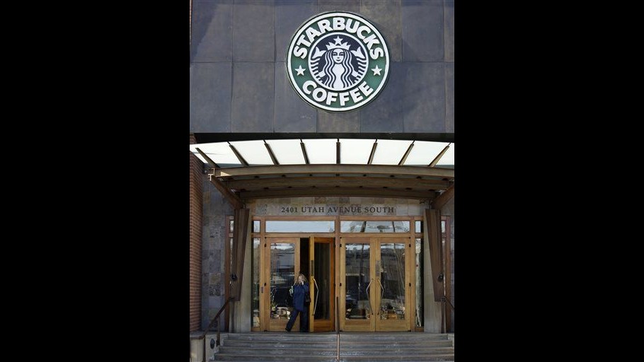 Usa, Starbucks ai clienti: Non portate armi da fuoco nei nostri bar