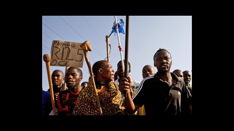 Sudafrica, ultimatum di Lonmin: Minatori domani al lavoro o licenziati