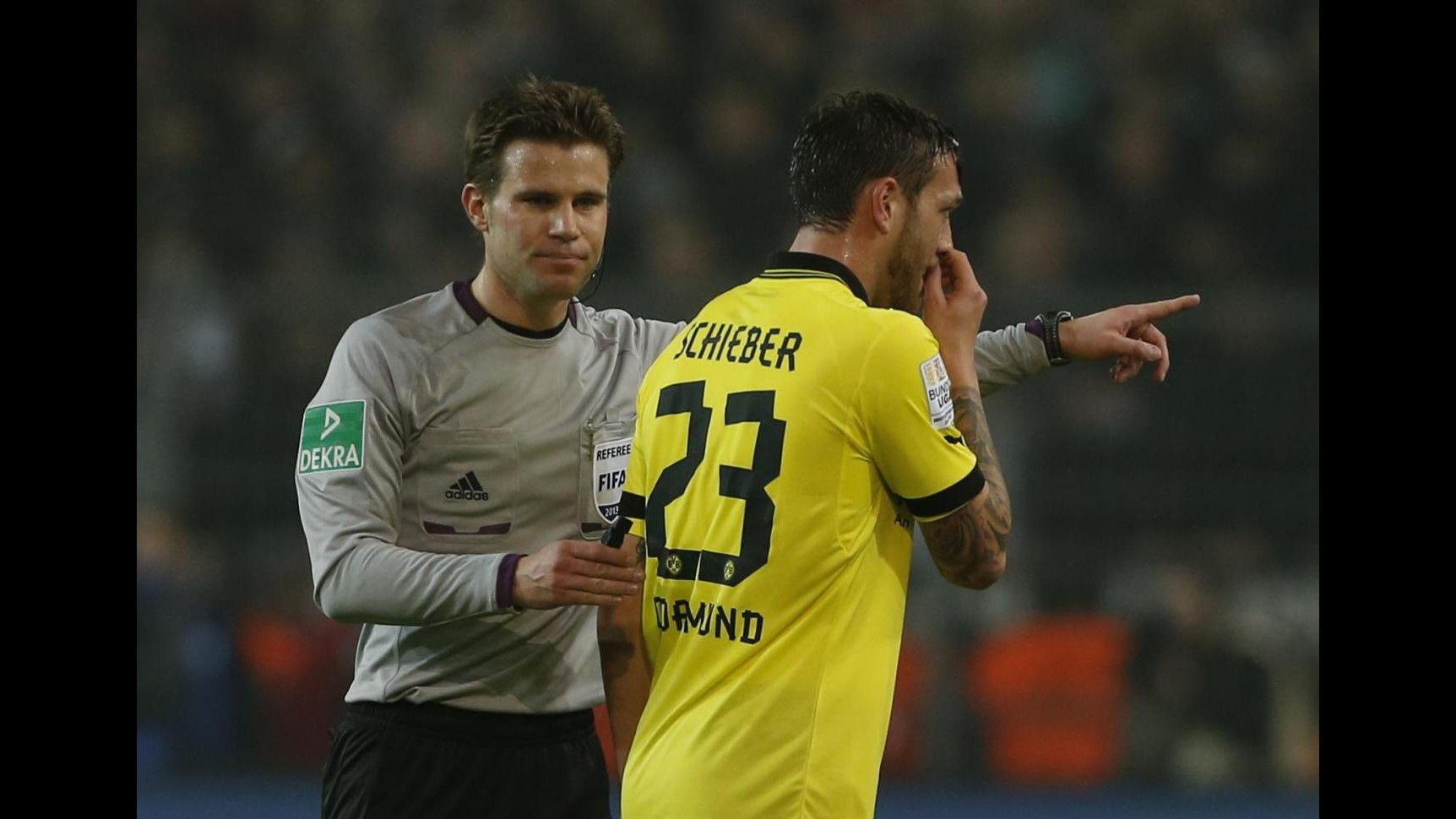 Champions League: Brych dirigerà Barça-Milan, è arbitro gol fantasma