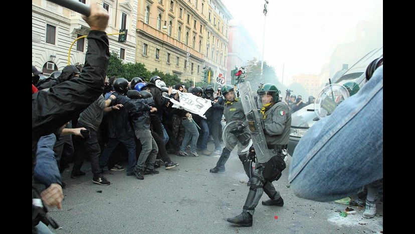 Corteo Roma, 6 arresti e 1 denuncia per scontri ministero Economia