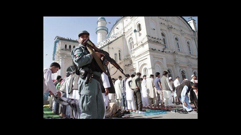 Afghanistan, bomba al cimitero: uccisi ufficiale polizia e fratello