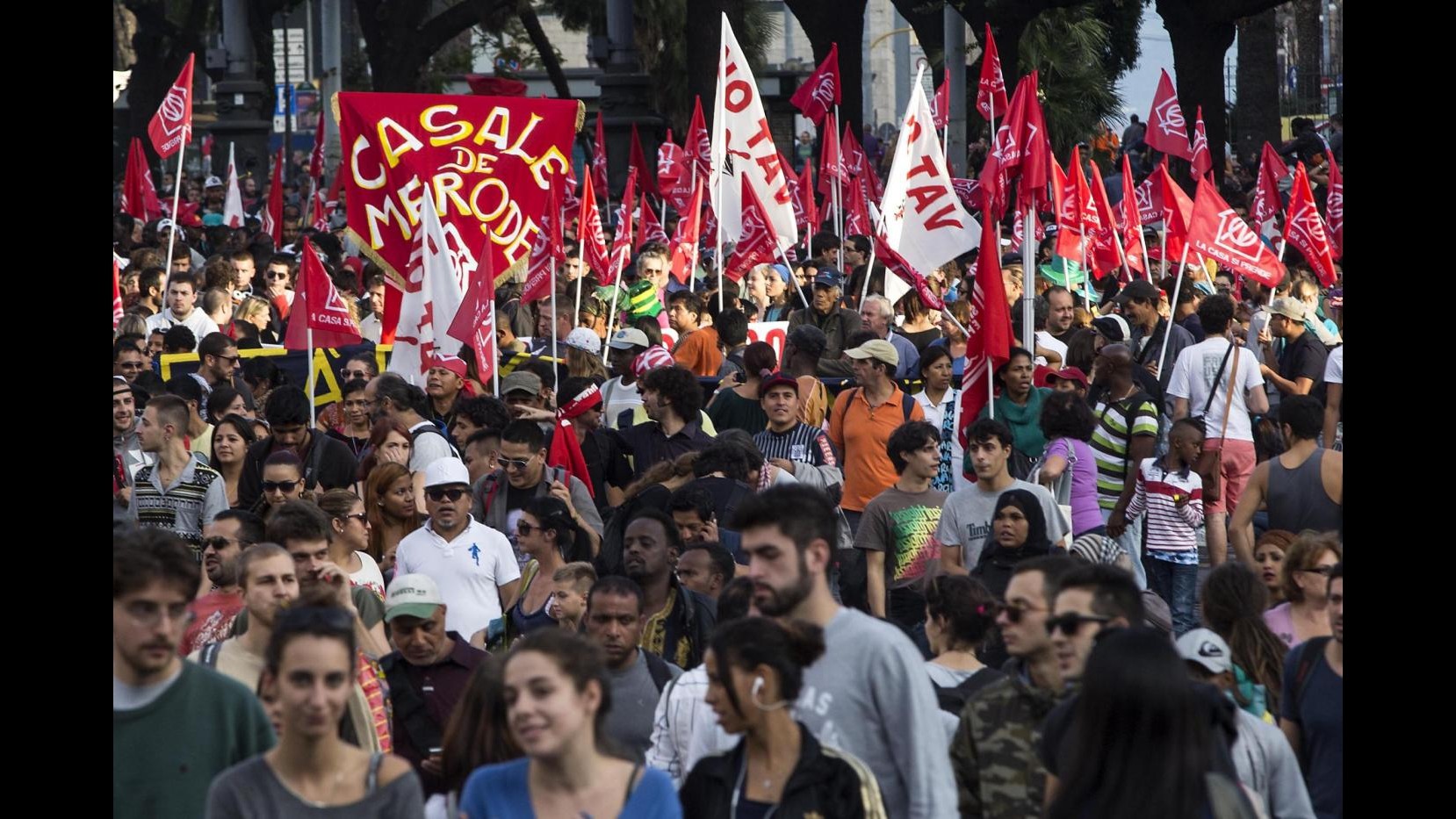 Corteo Roma,  sei arresti. L’Acampada a Porta Pia fino a martedì per l’incontro con Lupi