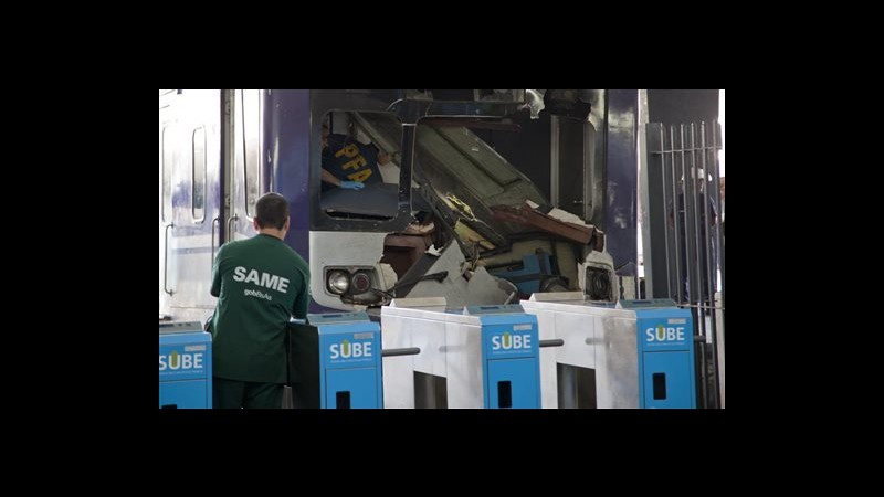 Argentina, treno si schianta in stazione a Buenos Aires: 58 feriti